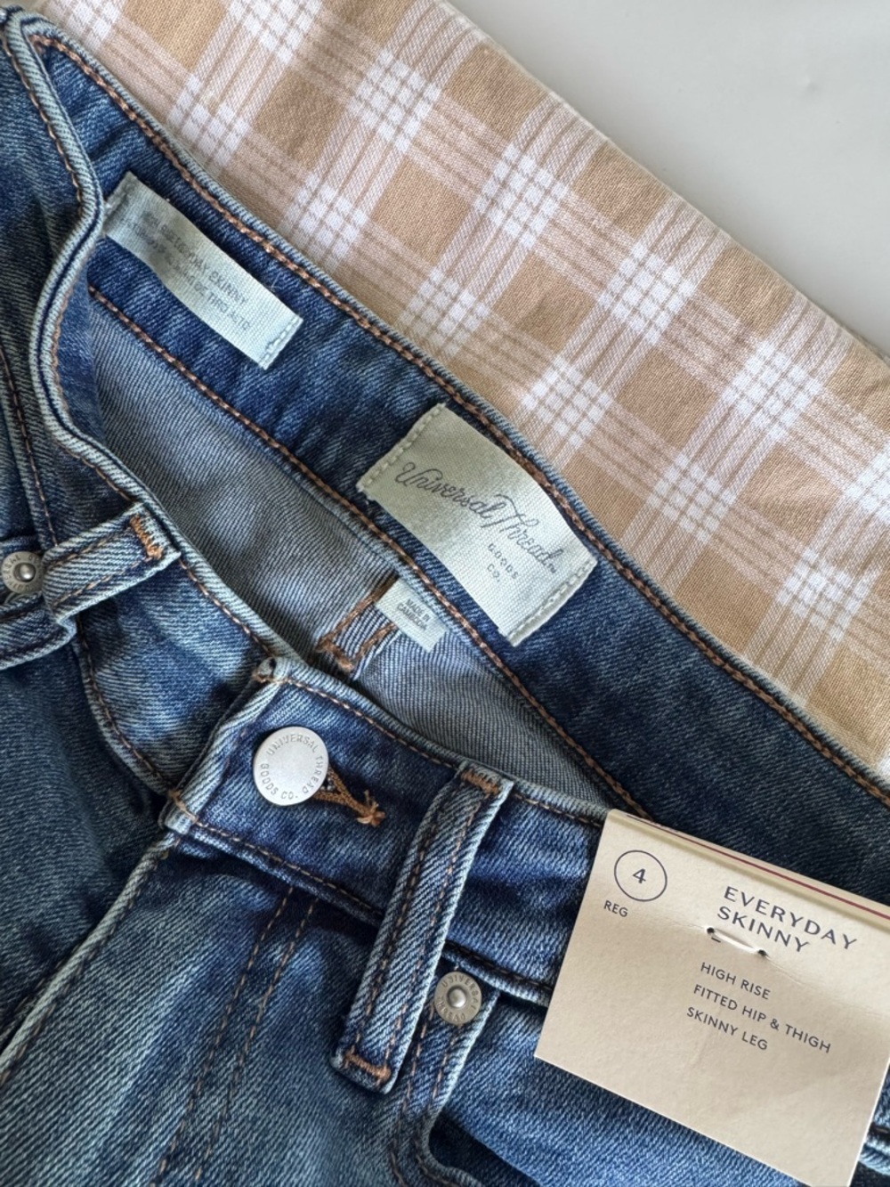 Universal Threads Skinny Jeans - Picture 4 of 6